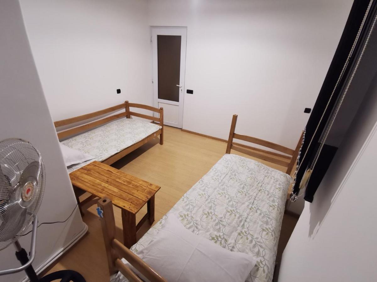 4 Friends Hostel Jerevan Exteriör bild