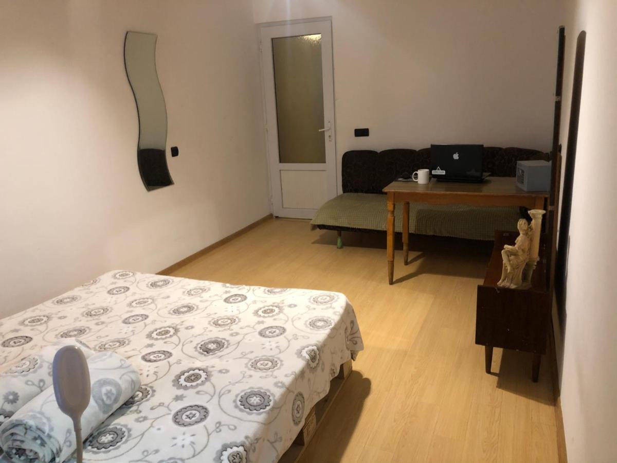 4 Friends Hostel Jerevan Exteriör bild